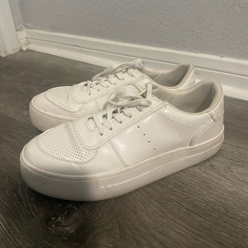 White Women’s American Eagle Sneakers